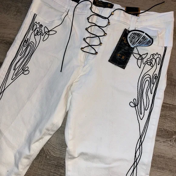 Crest Jeans White Black Embroider And Tie Woman’s NWT Size 19/20 Y2K Vibes Flare - Picture 3 of 6